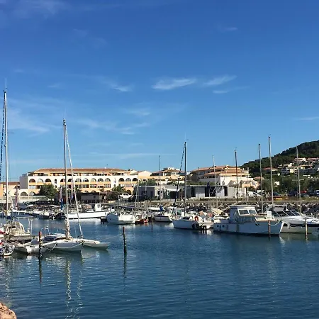 A Avec Terrasse, Parking Et Proche - Fr-1-338-375 *